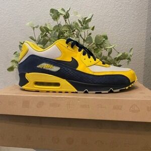 Nike Air Max 90 Black Yellow Strike Men's 12 EXCELLENT Near Deadstock
